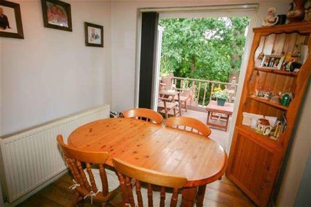 4 Bed Detached House, Warren Close, SO16 - Photo 2