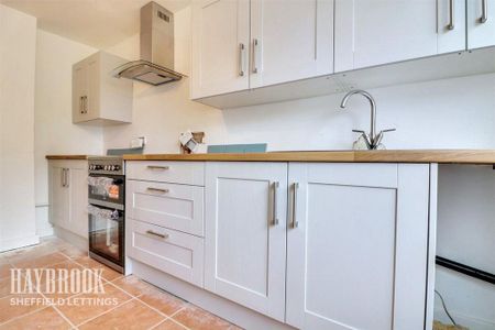 3 bedroom terraced house to rent - Photo 2