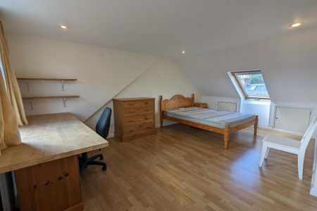 5 bedroom end of terrace house to rent - Photo 4
