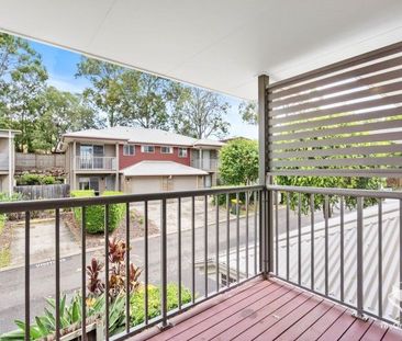 Modern Townhouse 3 Bed 2.5 Bath - Photo 4