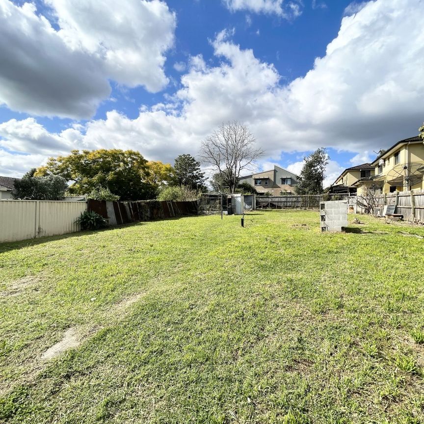 Spacious 4 Bedroom Home Featuring a Large Private Backyard - Photo 1