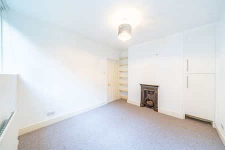 Newcastle Court, NG7 - Photo 3