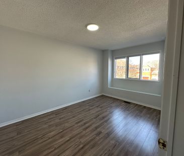 For Lease - 3918 Zenith Court, Mississauga, Ontario - Photo 2