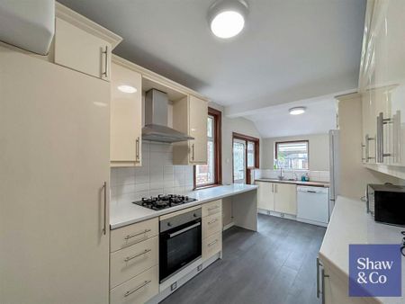 3 bedroom semi-detached house to rent - Photo 4