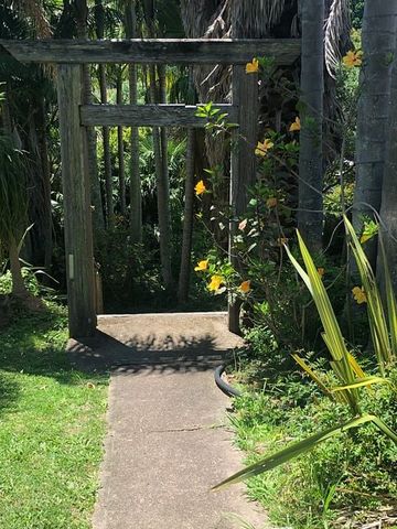 Charming 2BR Home, ocean views - 18 month lease - Photo 4