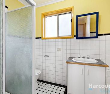 Charming 3-Bedroom Townhouse in Epping - Photo 5