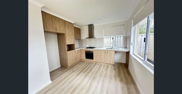 Modern Granny Flat for Rent – 52A Waldron Blvd, Greenfields - Photo 1