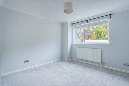 4 bedroom terraced house to rent - Photo 3