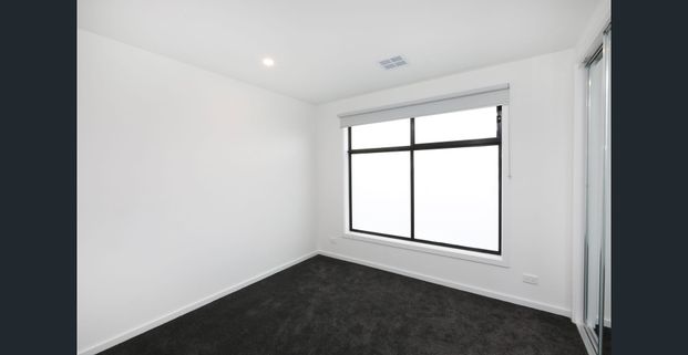 Brand New in a Prime Niddrie Location. - Photo 1