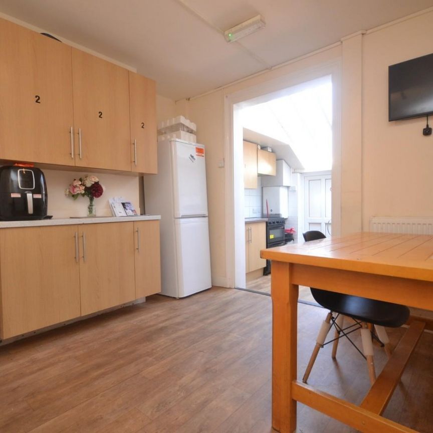 1 bedroom Flat To Let - Photo 1