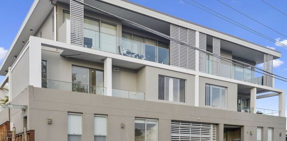 Modern One-Bedroom Apartment in a Boutique Block - Lifestyle and Convenience Combined - Photo 2