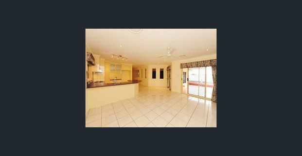 SPACIOUS 4 BEDROOM FAMILY HOME WITH MODERN COMFORTS, GENEROUS OUTDOOR SPACE AND A DOUBLE LOCK UP GARAGE IN A HIGHLY SOUGHT AFTER CLINTON LOCATION - Photo 1