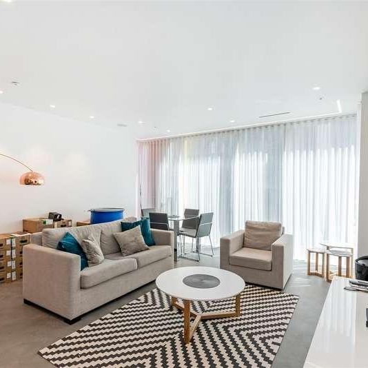 At Buckingham Palace Road, Victoria, London, SW1W - Photo 1