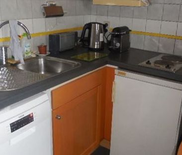 Studio met slaaphoek te huur in Etterbeek voor € 750 met 1 slaapkamer - Photo 4