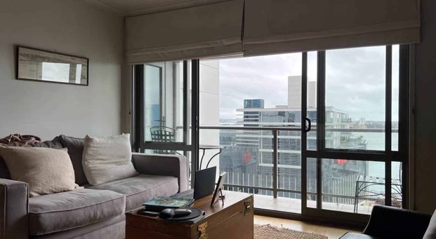 Spacious One Bedroom Apartment - Tower Hill - Photo 1