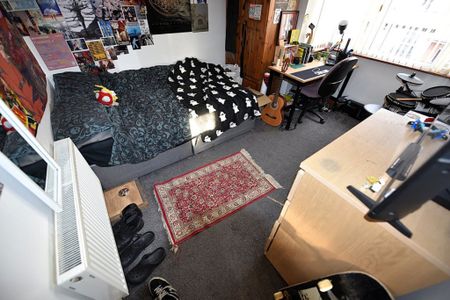 6 bedroom House in Richmond Avenue, Leeds - Photo 2