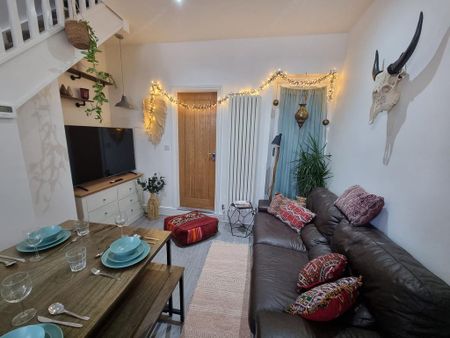 4 bedroom flat to rent - Photo 2