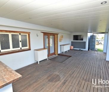 Spacious Family Home with Exceptional Entertaining & Storage - Photo 4