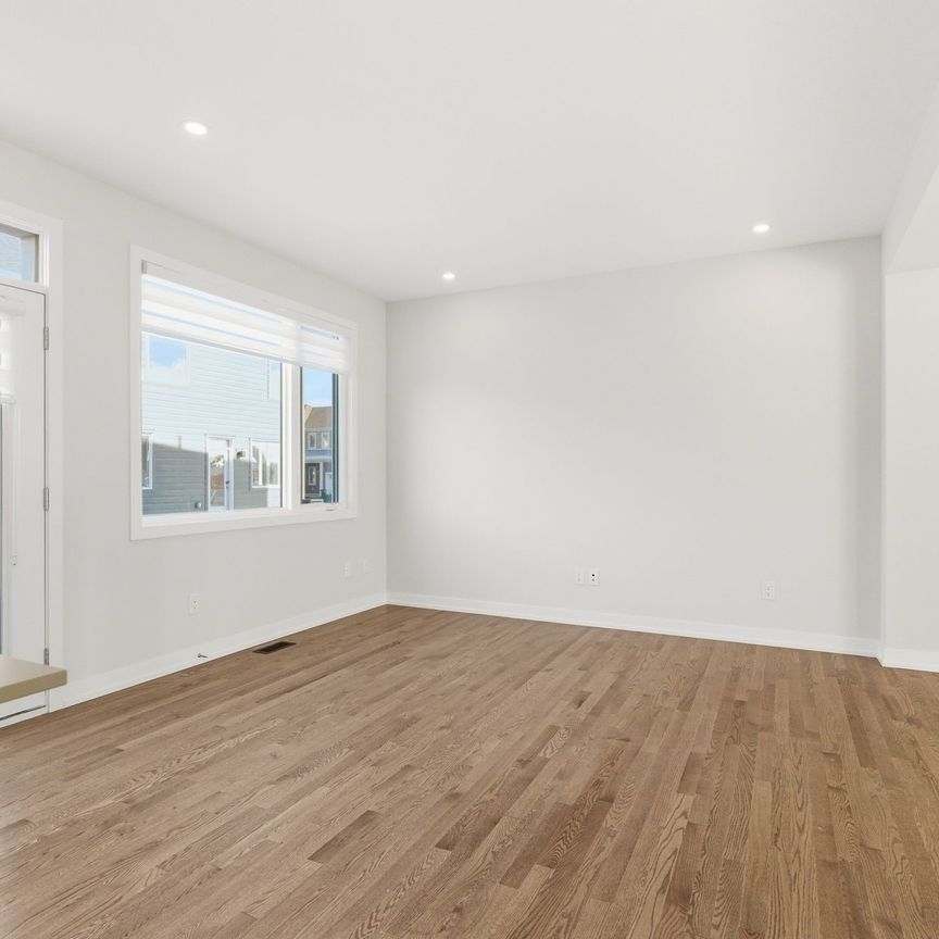 For Lease - 574 Oldenburg Avenue, Stittsville - Munster - Richmond, Ontario - Photo 1