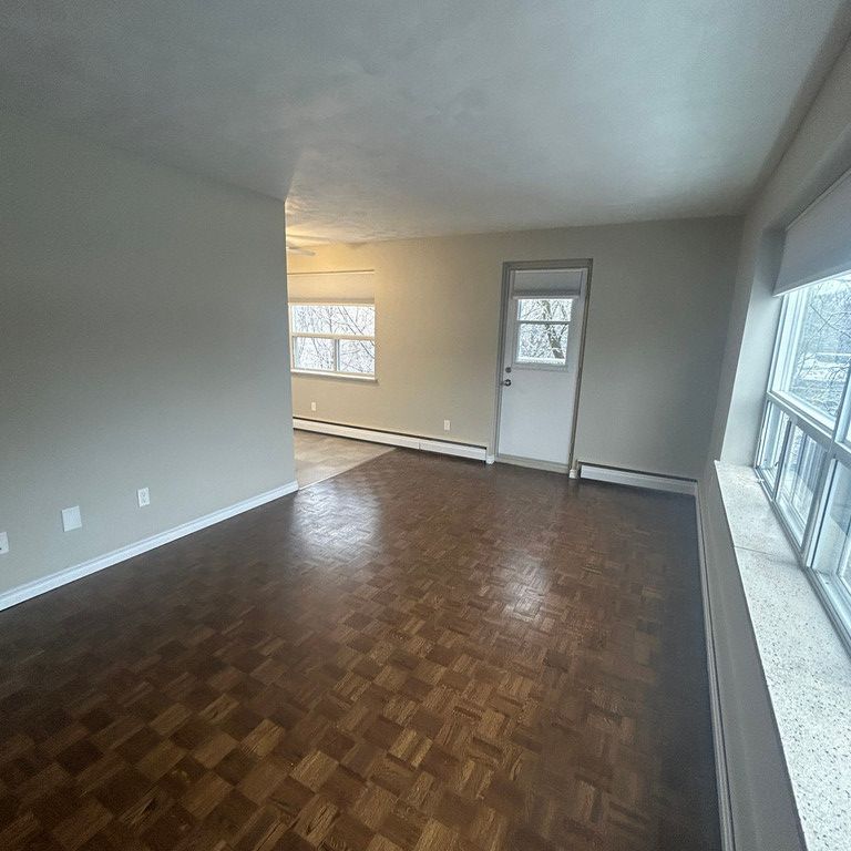 Riverview Apartments - PARKING SPACE , HEAT & WATER INCLUDED - Photo 1