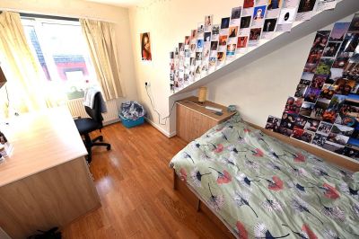 4 bedroom House in Thornville Grove, Leeds - Photo 4