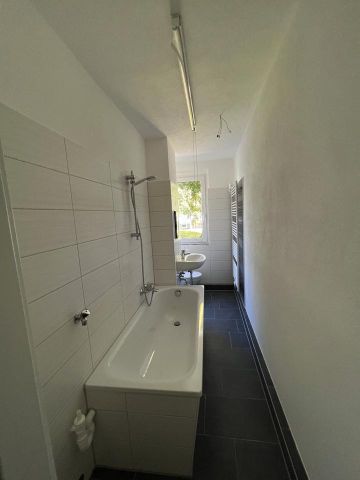 Einziehen & Wohlfühlen: schöne 2- Raumwohnung mit Balkon im EG - Photo 5