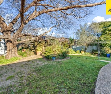 Great Location Three Bedroom Home - Photo 6