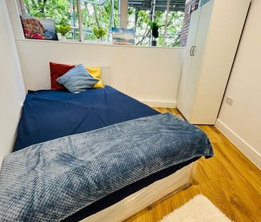 Room in a Shared Flat, Stunning Double Room In Notting Hill, W11 - Photo 3