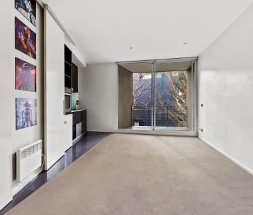 “POSITION & LIFESTYLE SETS THIS ONE APART | Besser+Co” - Photo 6