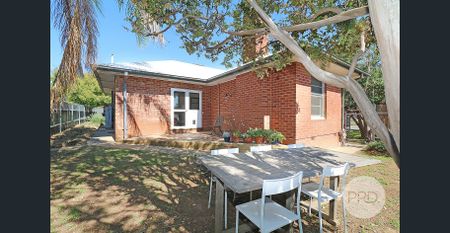 35 Bluett Crescent, Turvey Park NSW 2650 - Photo 2
