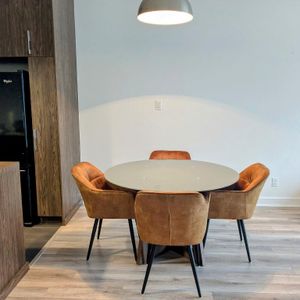 Condo 3 1/2 à louer avec stationnement intérieur chauffé - Photo 2