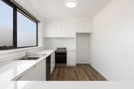 Renovated 1 bedroom apartment - Photo 4