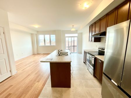 For Lease - 242 Port Crescent, Welland, Ontario - Photo 2