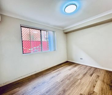 Spacious Villa Style Ground Floor Unit with extra large courtyard - Photo 6