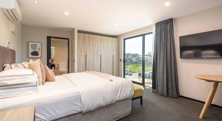 Stunning Fully Furnished Executive Inner City Apartments! - Photo 2