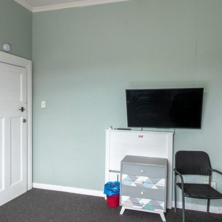 Large bedroom with ensuite close to the City Centre! - Photo 3