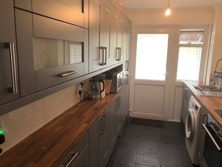 LEE CHAPEL NORTH, BASILDON - Photo 5