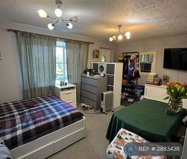 Studio to rent - Photo 2