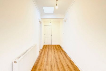 3 bedroom Flat To Let Total Size: 1200 SQ FT - Photo 4