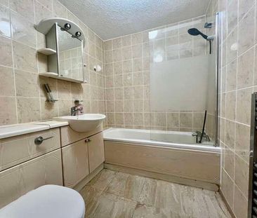 Trinity Close, Northwood, HA6 - Photo 2