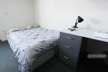 1 bedroom in a house share to rent - Photo 3