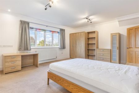 6 bedroom detached house to rent - Photo 4