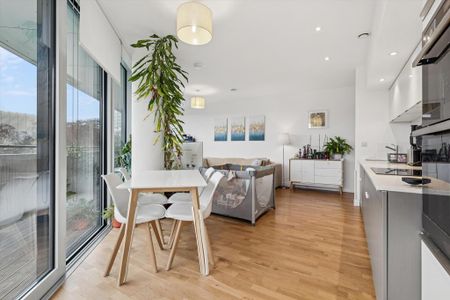 2 bedroom flat to rent - Photo 2