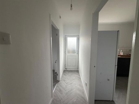 3 bedroom end of terrace house to rent - Photo 4