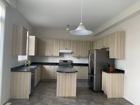 For Lease - 97 Redmond Crescent, Springwater, Ontario - Photo 3