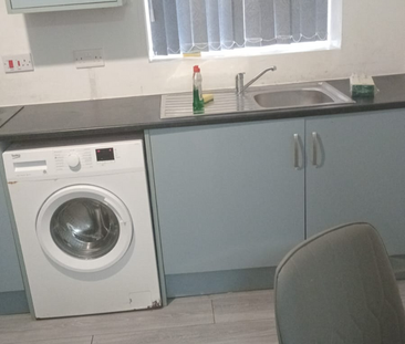 1 bedroom in a house share to rent - Photo 5