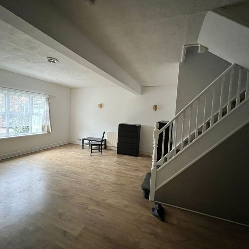 4 Bed Terraced House, Maynard Road, E17 - Photo 1