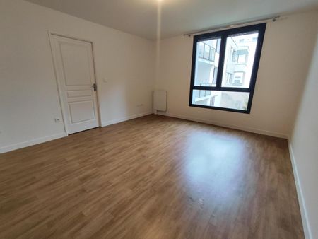 Location Appartement 3 pièces 63m² POITIERS 86000 - Photo 2