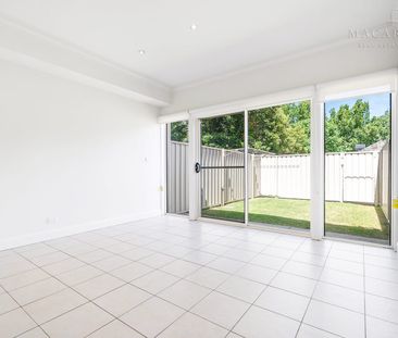 Executive Style Townhouse - Photo 3