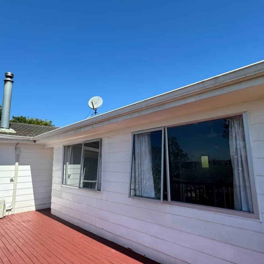 3 Bedroom Family Home with Garage - Photo 1